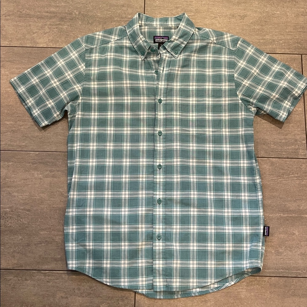 Patagonia Worn Wear short sleeve green plaid mens button up size small
